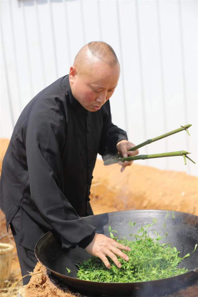 一壺好茶送春來(lái)——“精準(zhǔn)扶貧企業(yè)品牌”香露紅(圖1)
